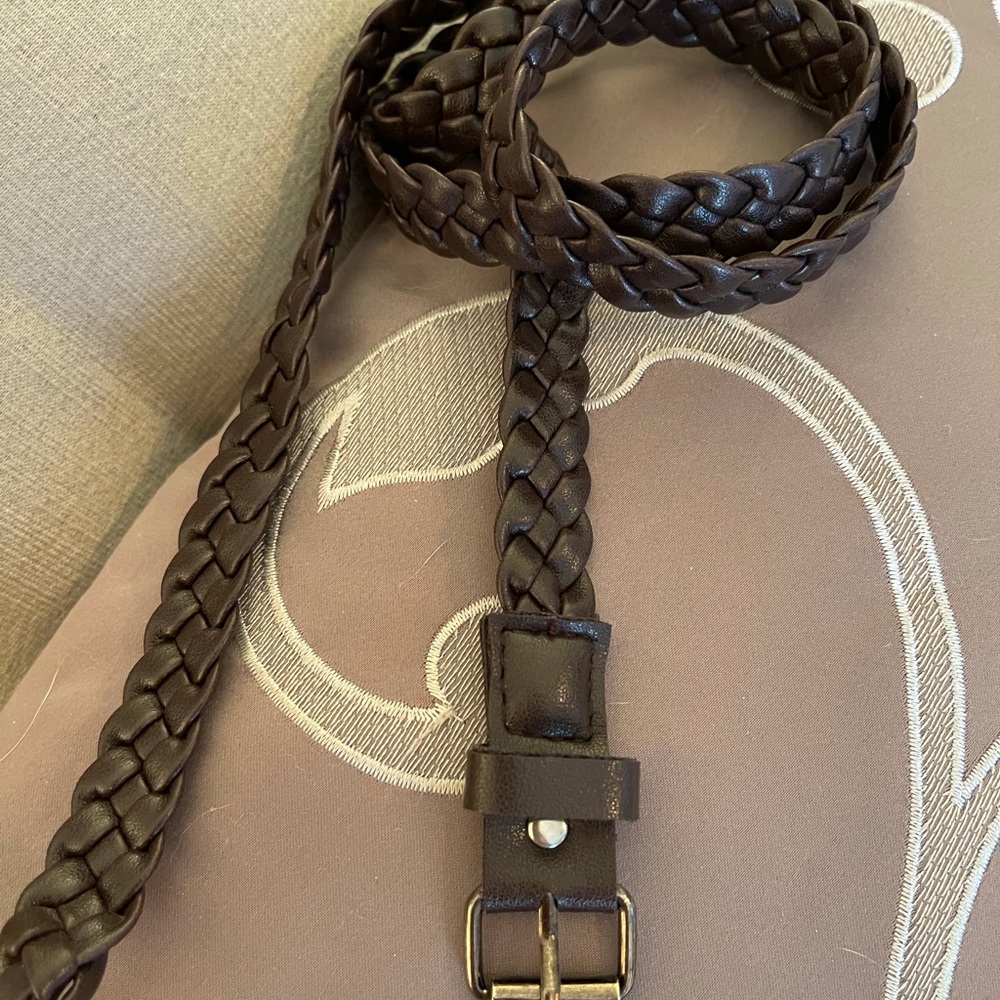 Vintage Ladies Belt. 38 inches long